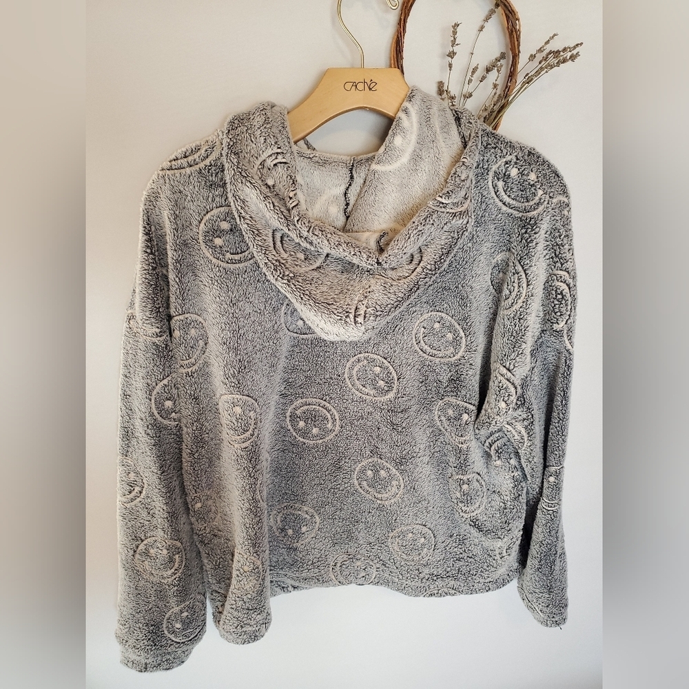 Cozy Gray Hoodie with Smiley Design - Picture 6 of 7